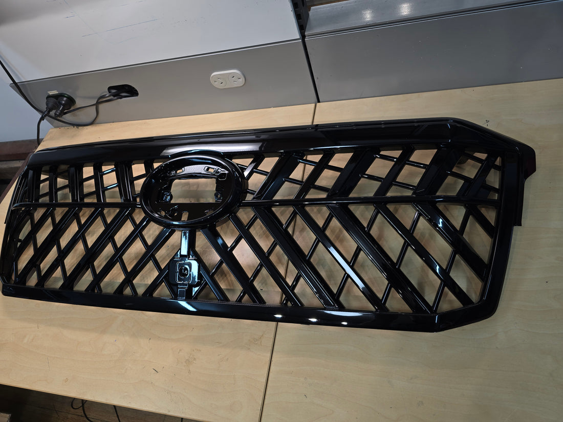 Black gloss Toyota Landcruiser 300 series Grille