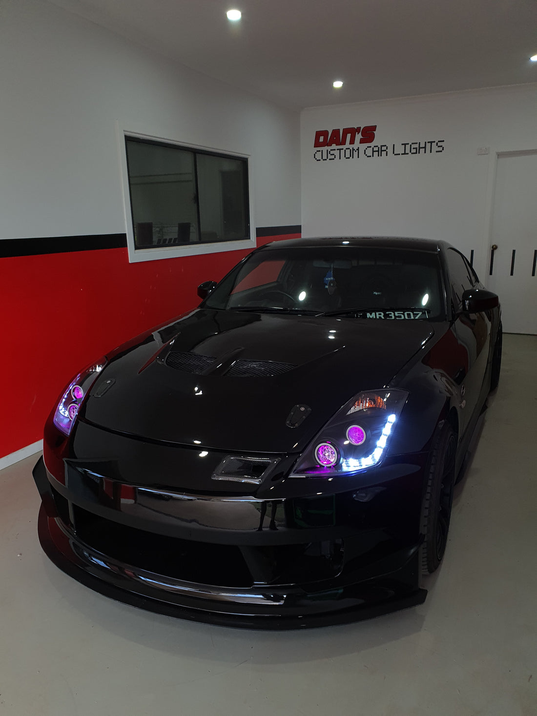 Nissan 350Z Headlights with Multicoloured Halo Rings, Demon Eyes and "Honeycomb" Projector Lens Etching - Dan's Custom Car Lights