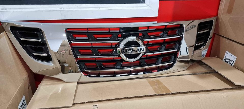 Nissan Patrol Y62 Grille Black/Chrome 2012-2019 - Dan's Custom Car Lights 