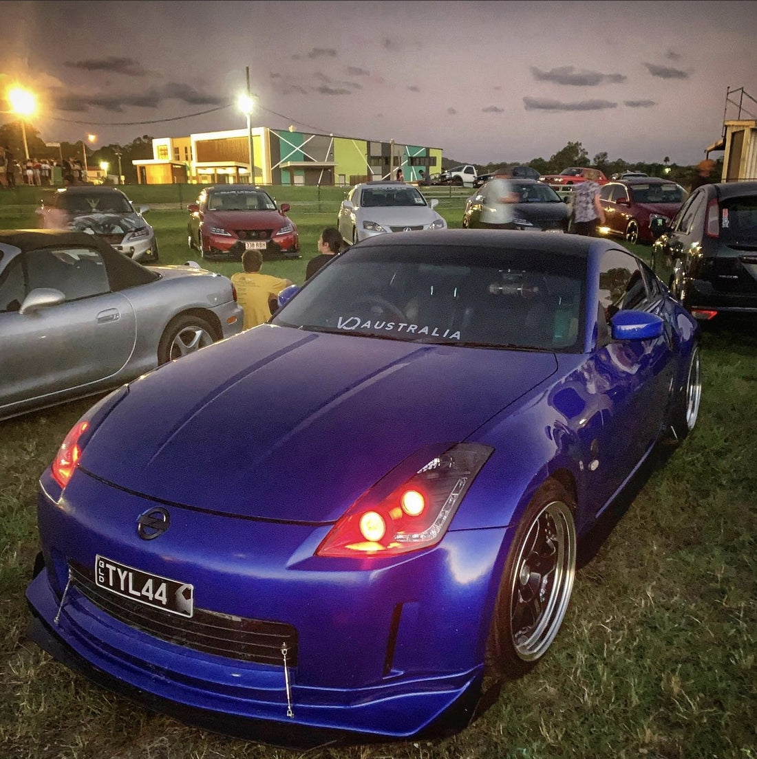 Nissan 350Z Headlights with Multicoloured Halo Rings, Demon Eyes and "Honeycomb" Projector Lens Etching - Dan's Custom Car Lights 